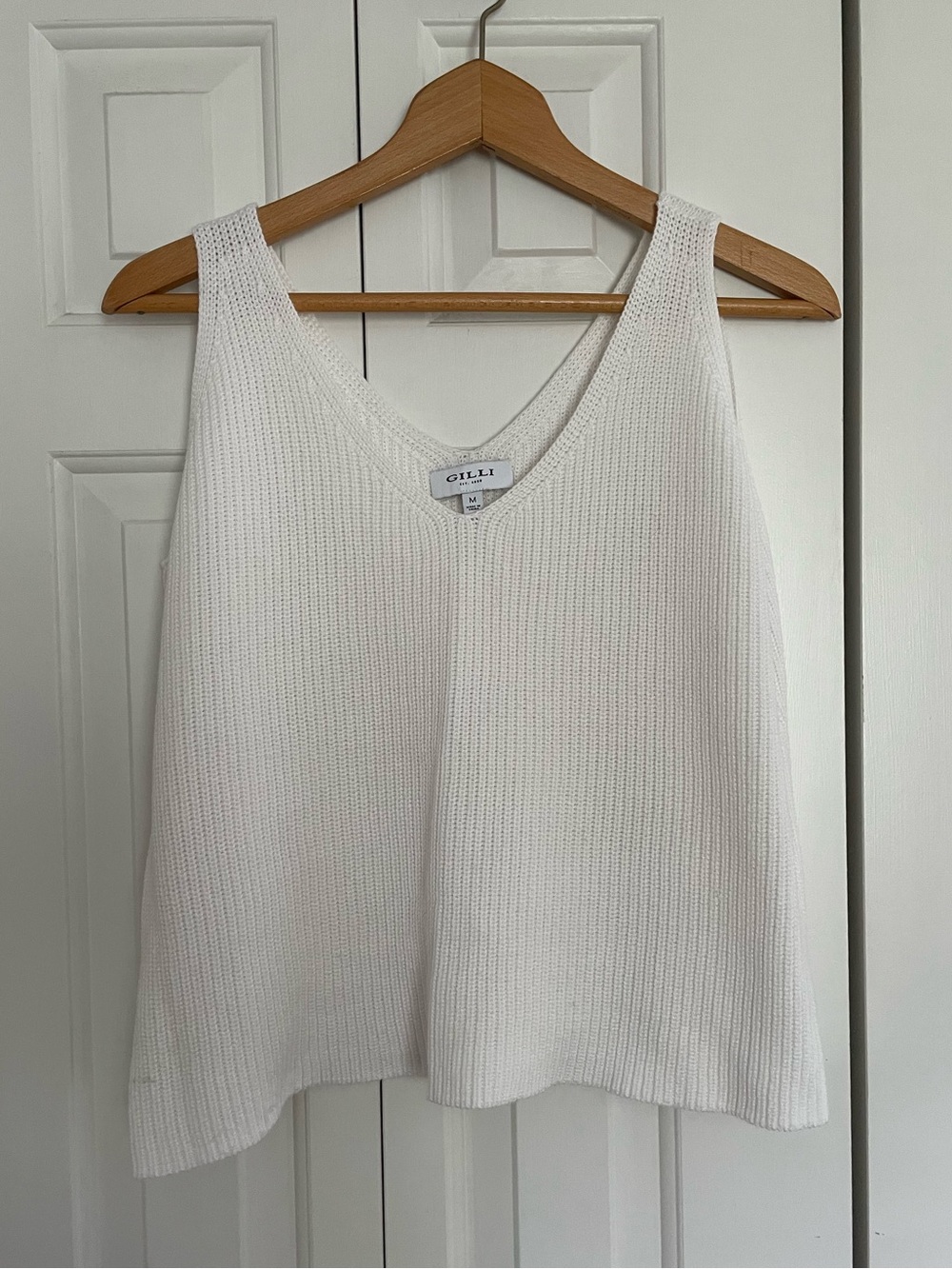 Gilli Women's White Ribbed V-Neck Knit Tank Top